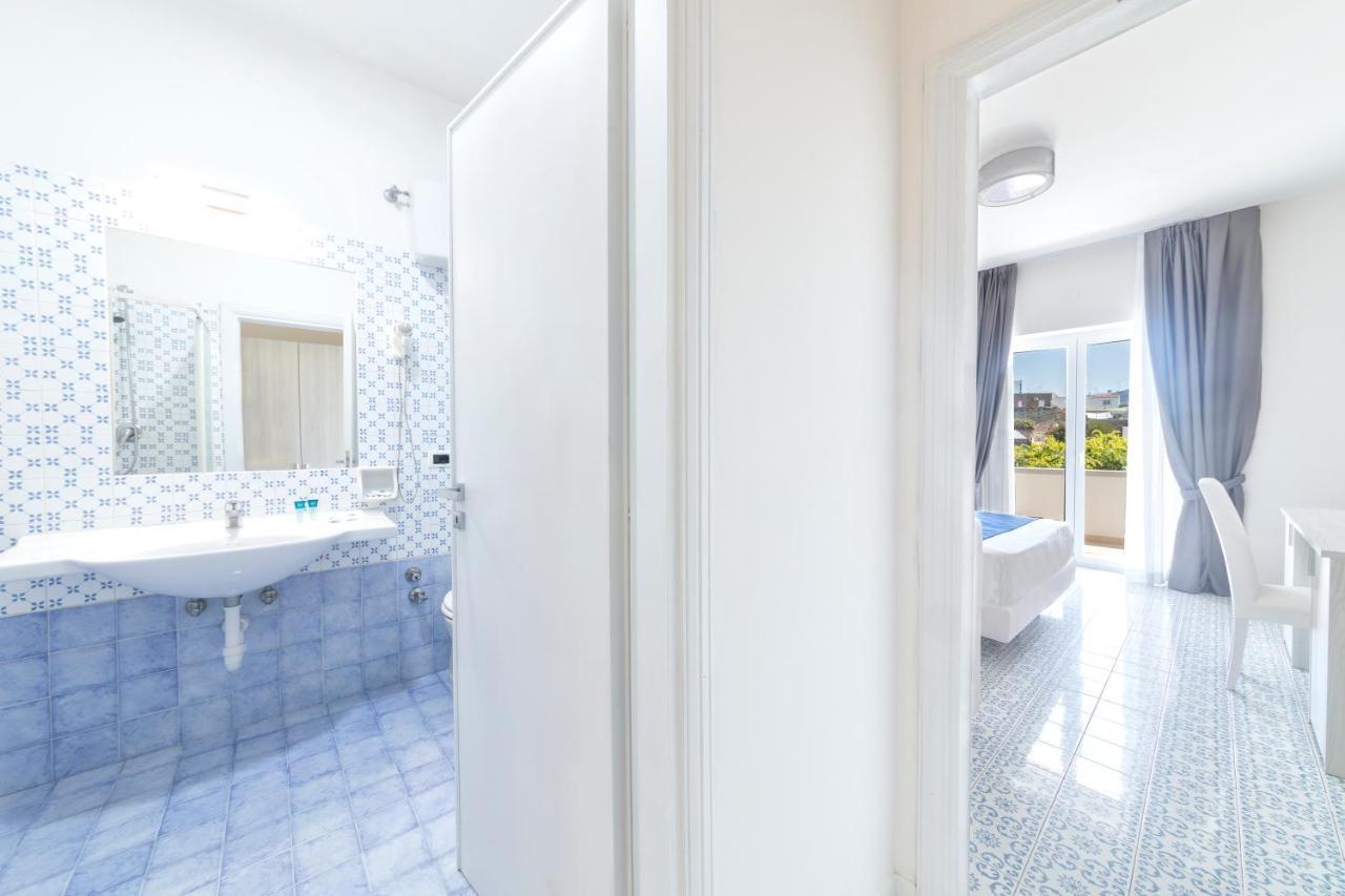 Quadruple Room with Terrace