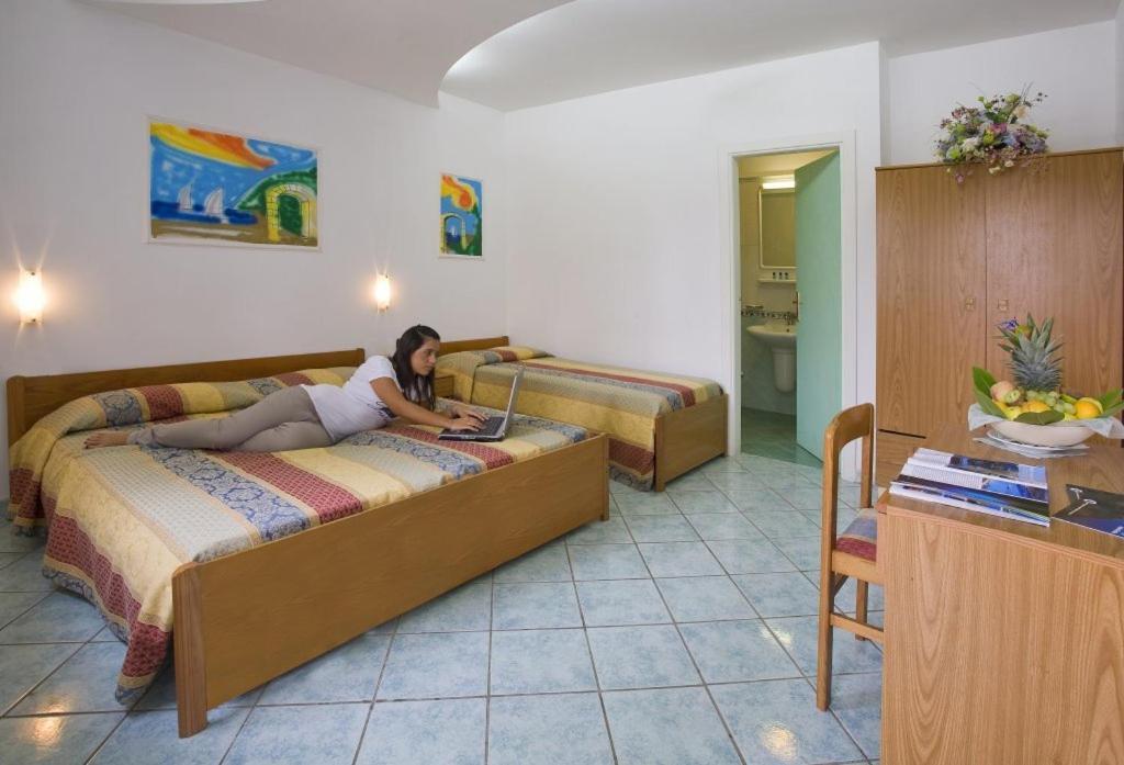 Double Room with Extra Bed,11998312:JPEG