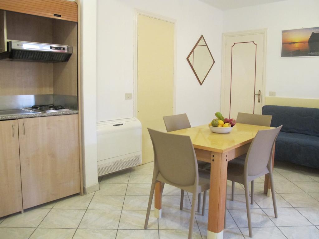 Standard One-Bedroom Apartment,1279675459:JPEG