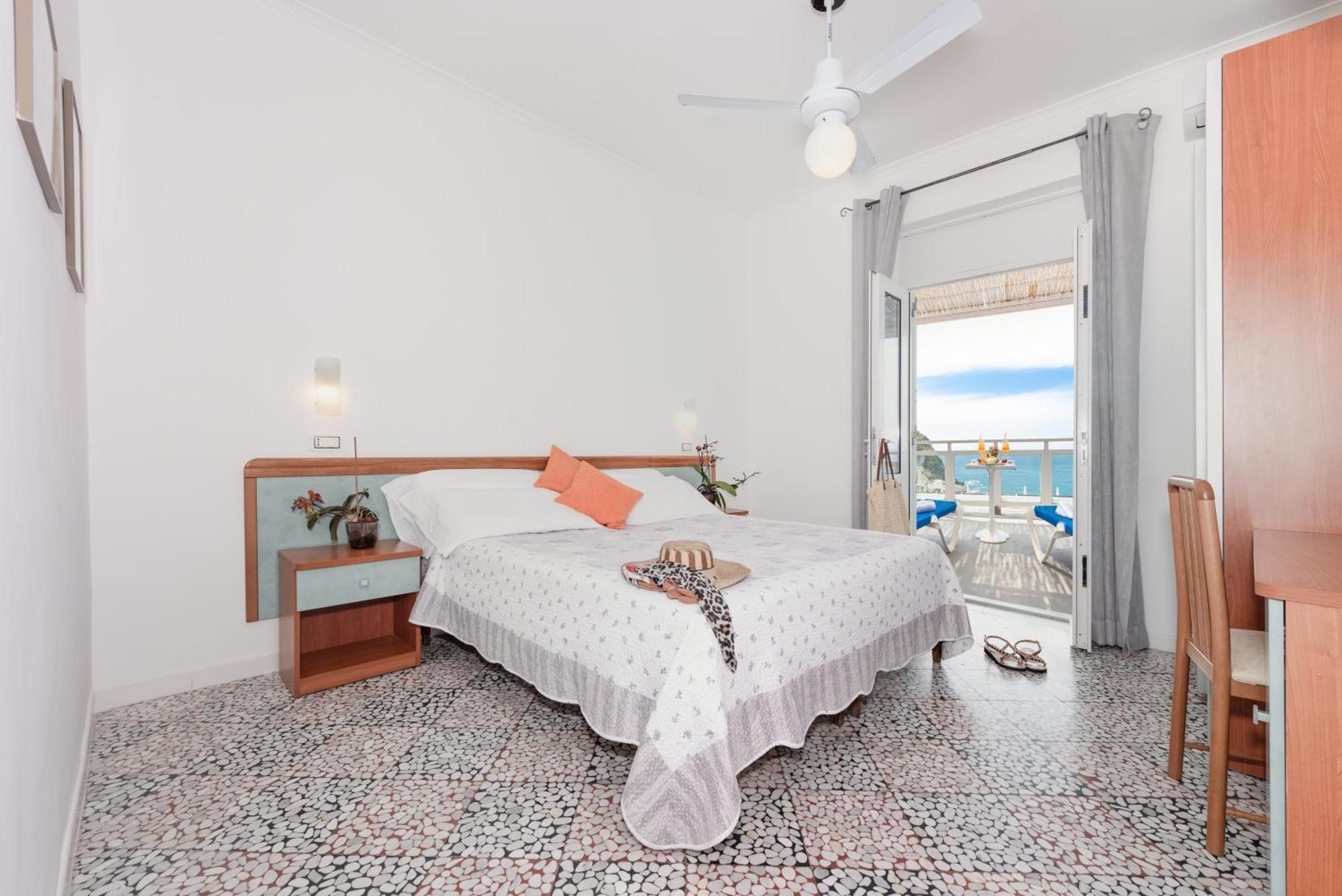 Double or Twin Room Sea View