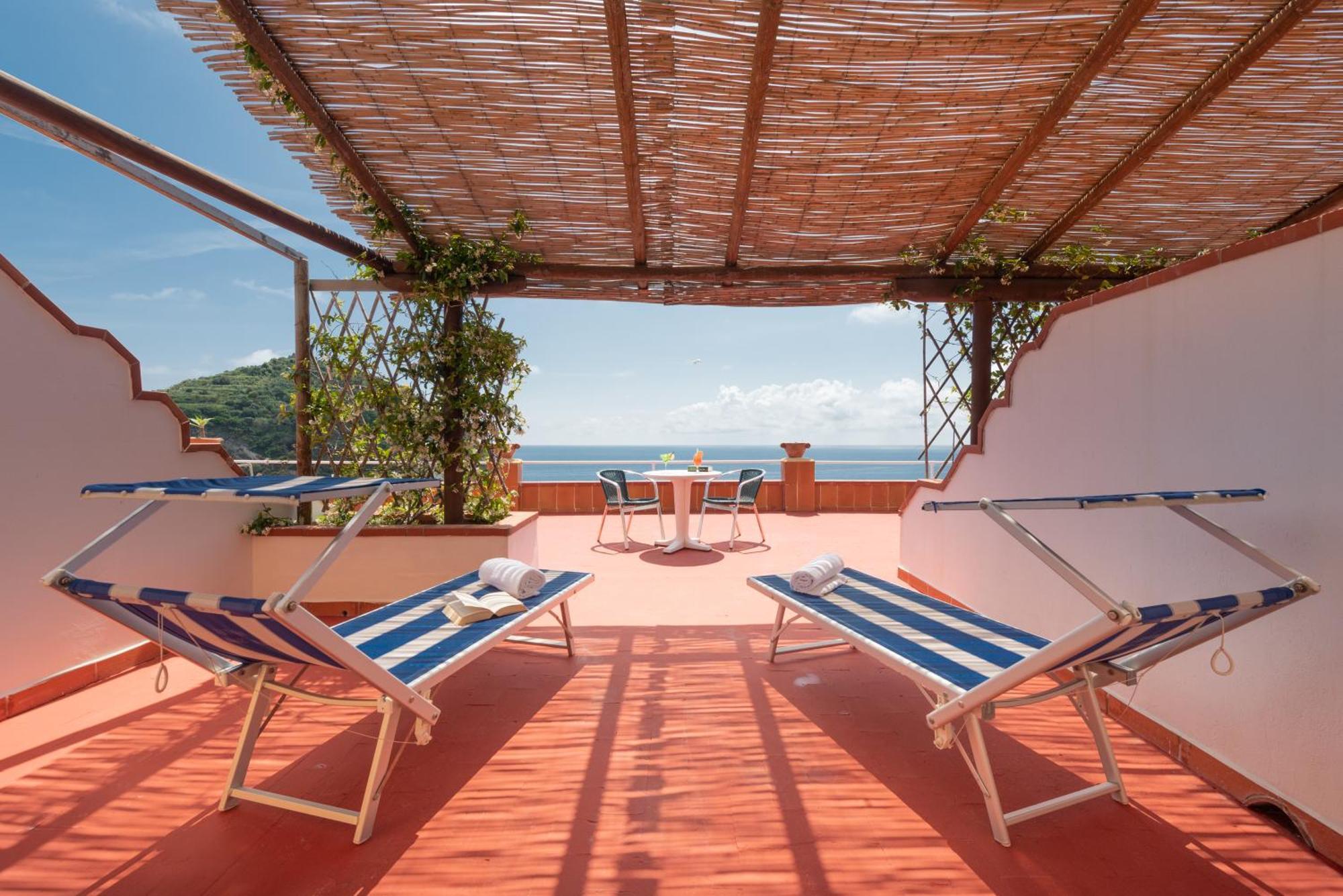 Double or Twin Room Sea View