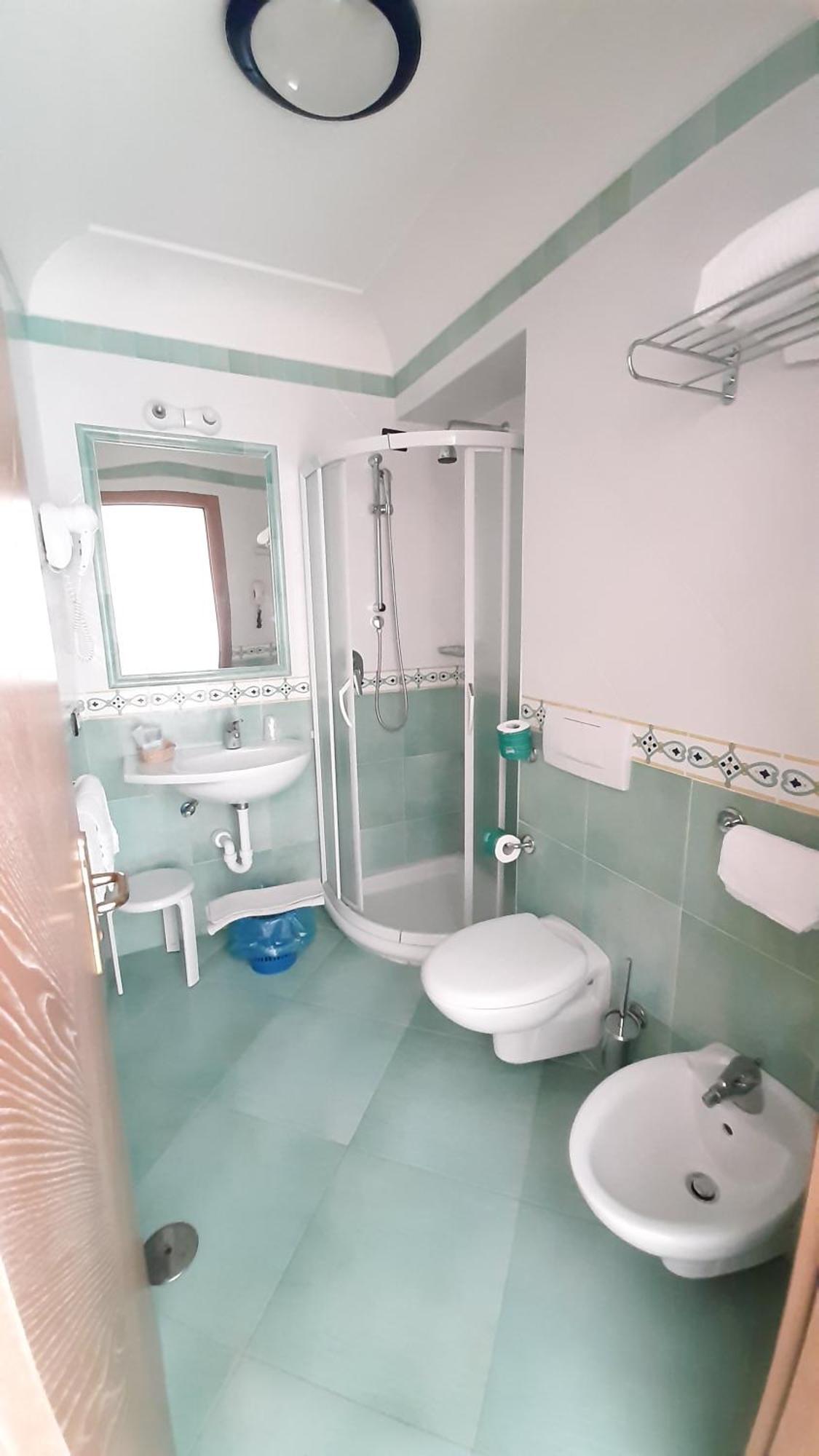 Dreibettzimmer (2 Erwachsene + 1 Kind)