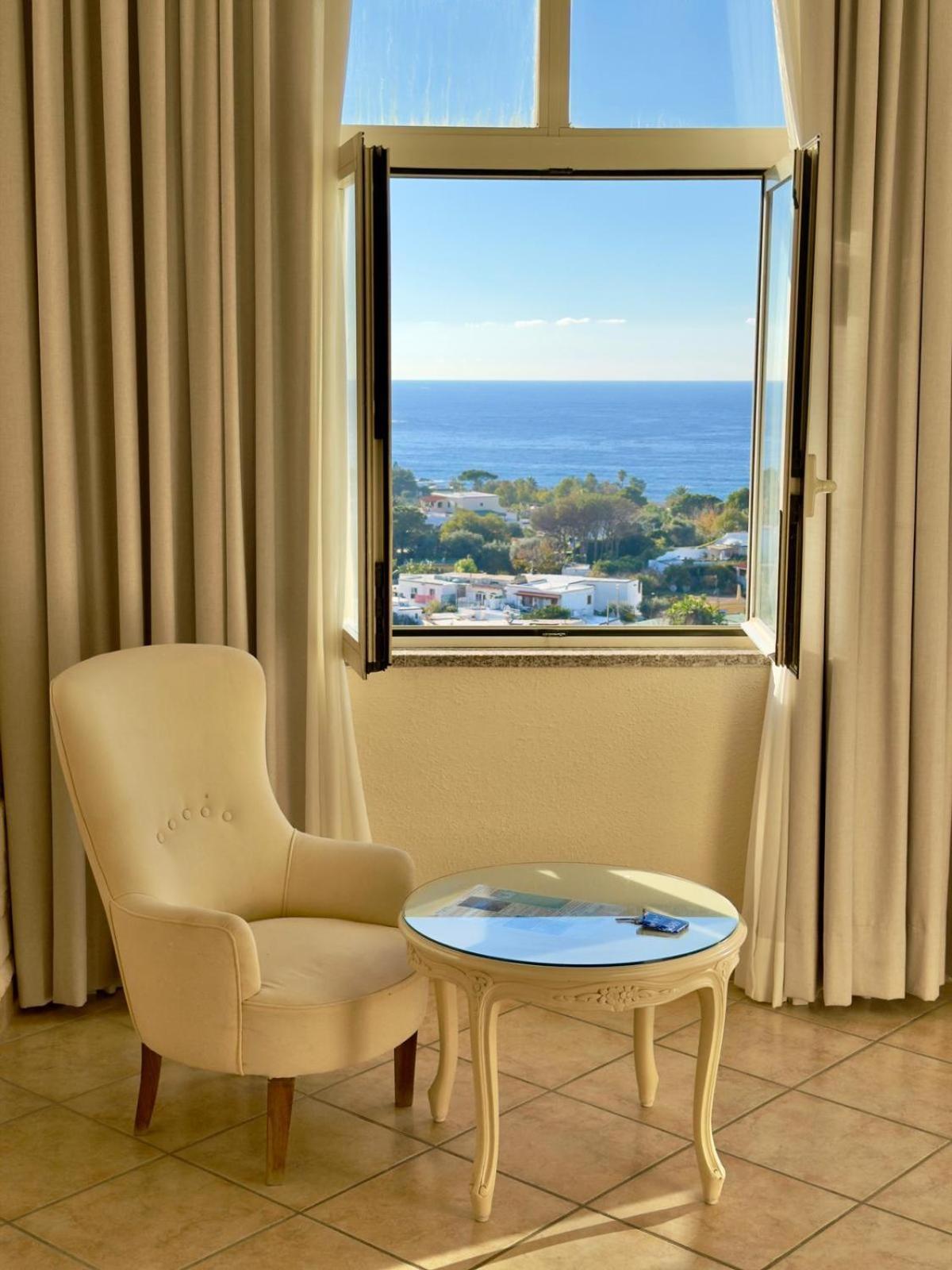 Double or Twin Room Sea View