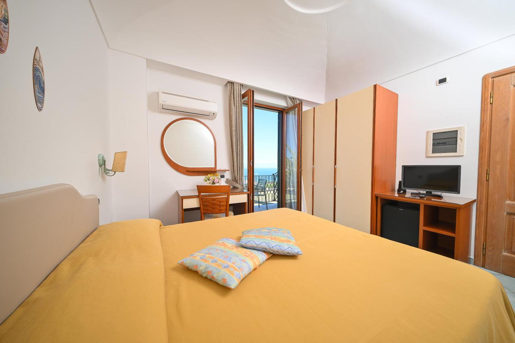 Doppel-/Zweibettzimmer mit Meerblick