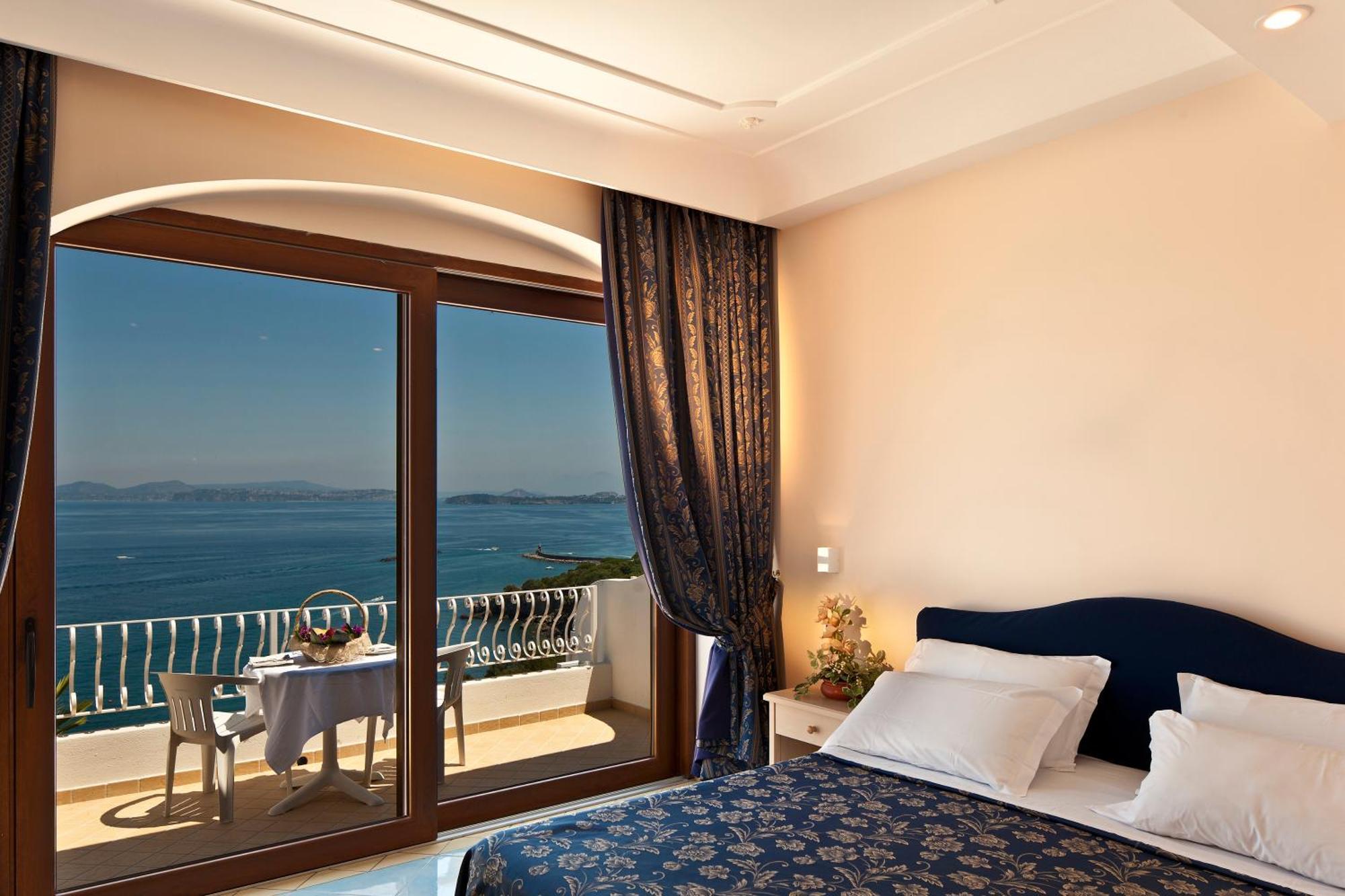 Deluxe Double or Twin Room with Sea View