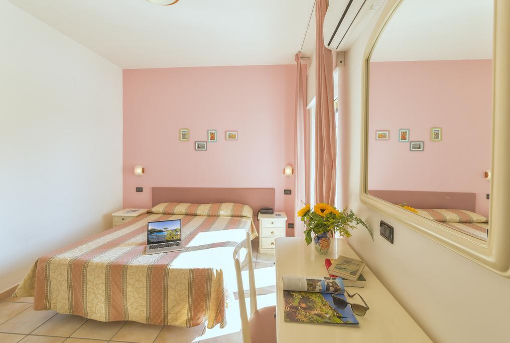 Chambre Double - Vue sur Piscine