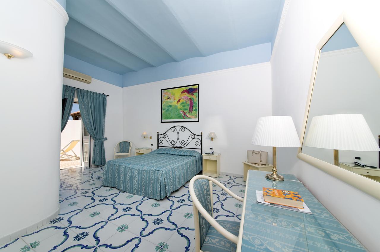 Family Room with Sea View