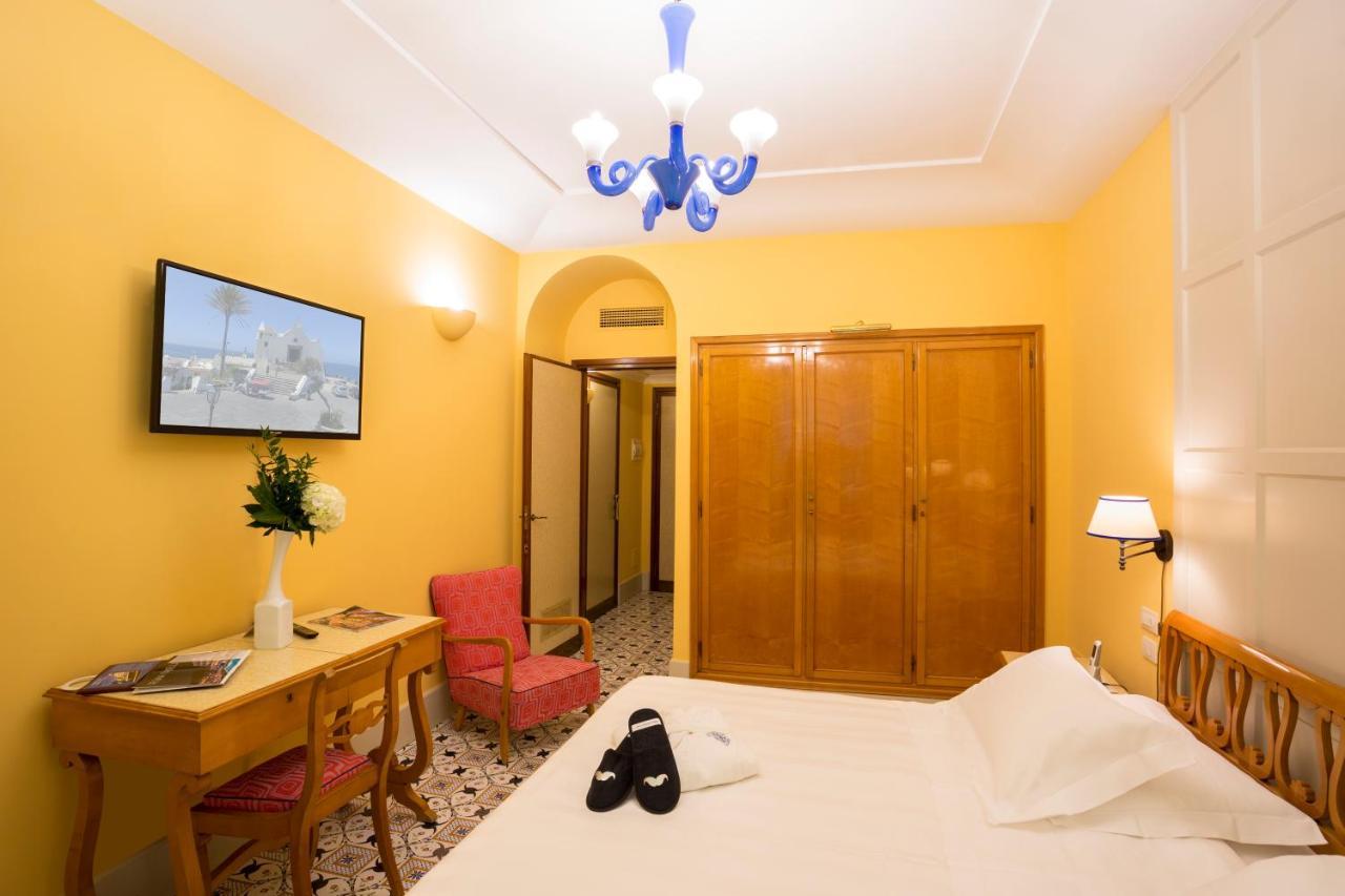 Double or Twin Room Sea View