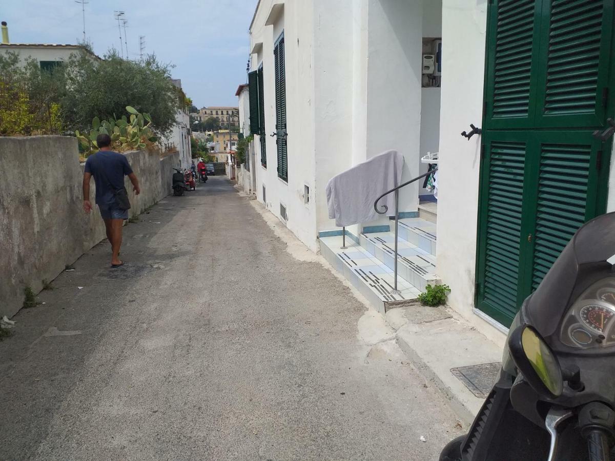 One-Bedroom Apartment,886289308:JPEG