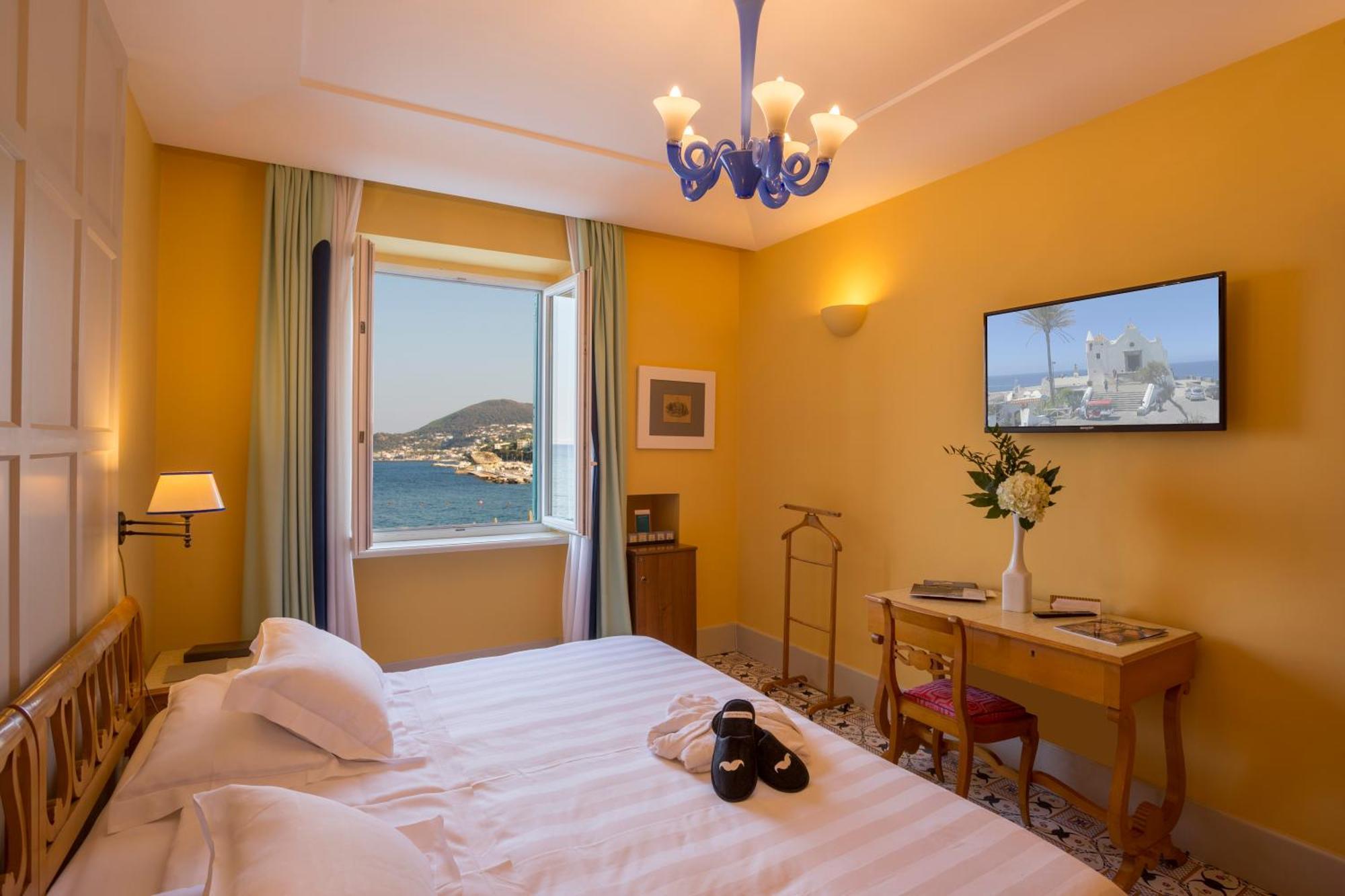 Double or Twin Room Sea View