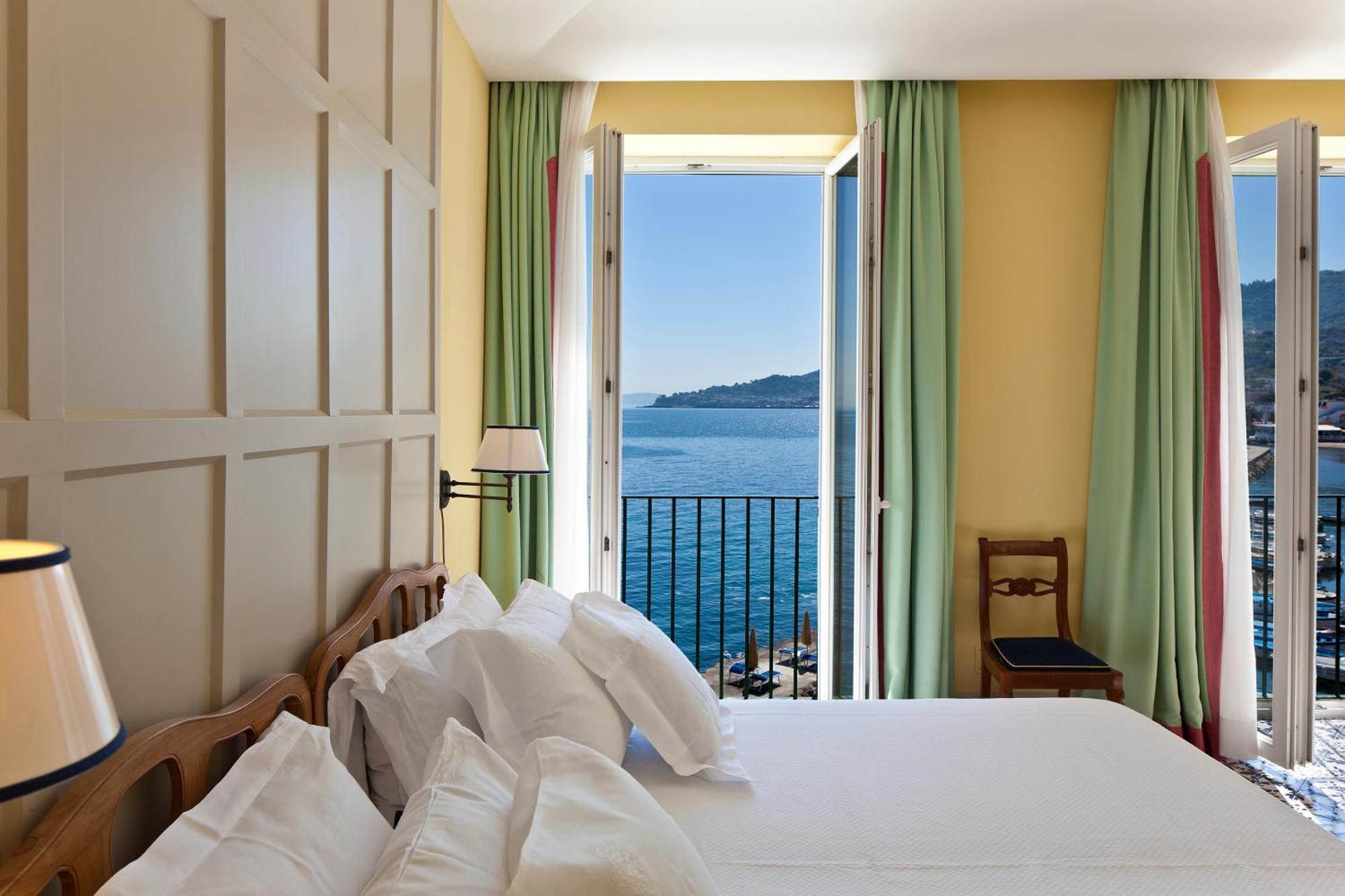 Double or Twin Room Sea View