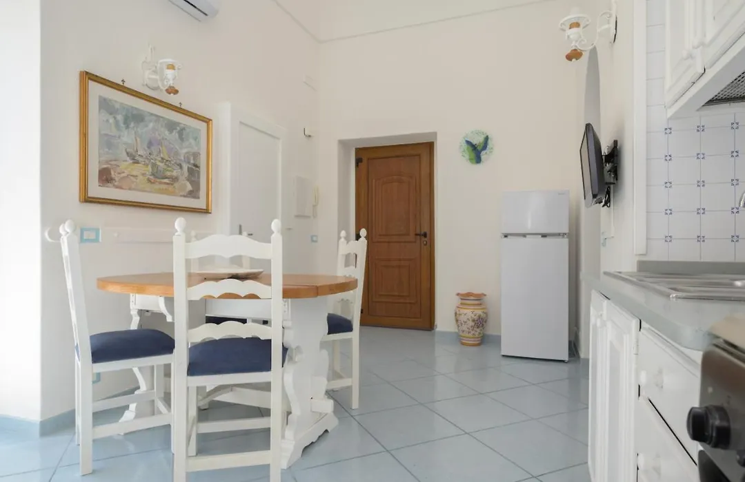 Un Angolo Di Mare...Nel Centro Di Ischia!-1