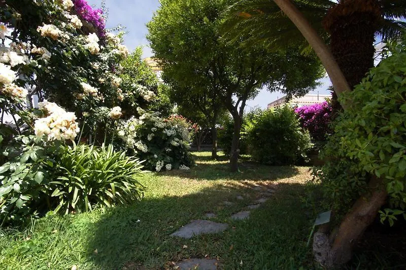 Ampio Monolocale In Villa Con Giardino-1