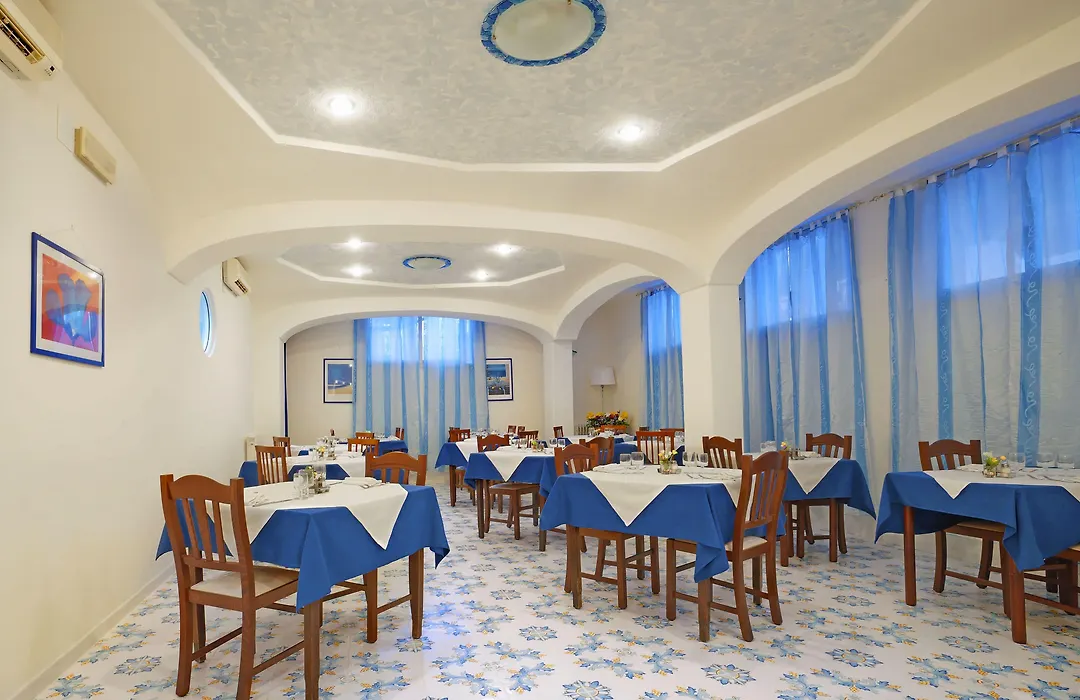 Iris Hotel-1