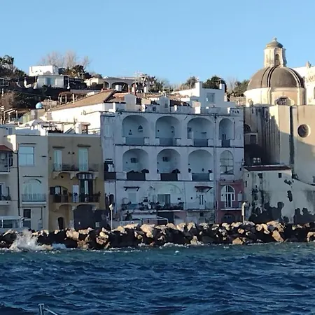 Appartamento Sul Mare Ad Ischia Ponte-2