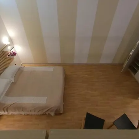 Ampio Monolocale In Villa Con Giardino-3