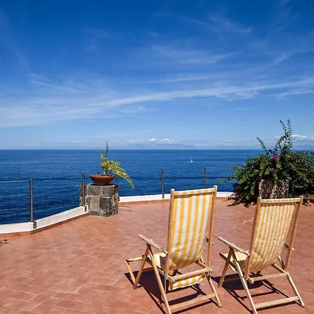 1 Bedroom Beach Front Home In Forio-2