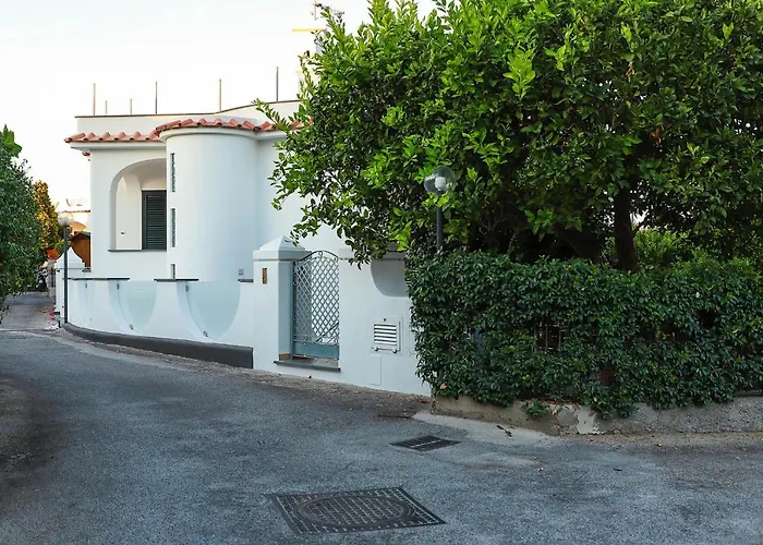 Villa Trani - Close To The Beach & Beautiful Garden Ischia