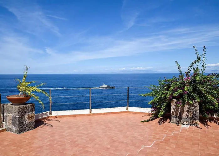 1 Bedroom Beach Front Home In Forio Forio di Ischia