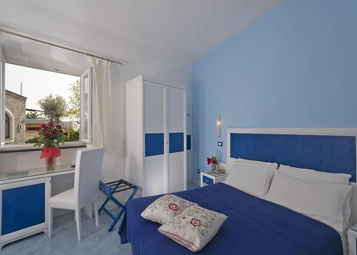 Room In Bb - Ischia With Breathtaking Views, Near Poseidon For Singles